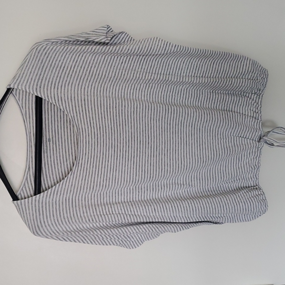 New York & Company Gray/White Striped Top size Large